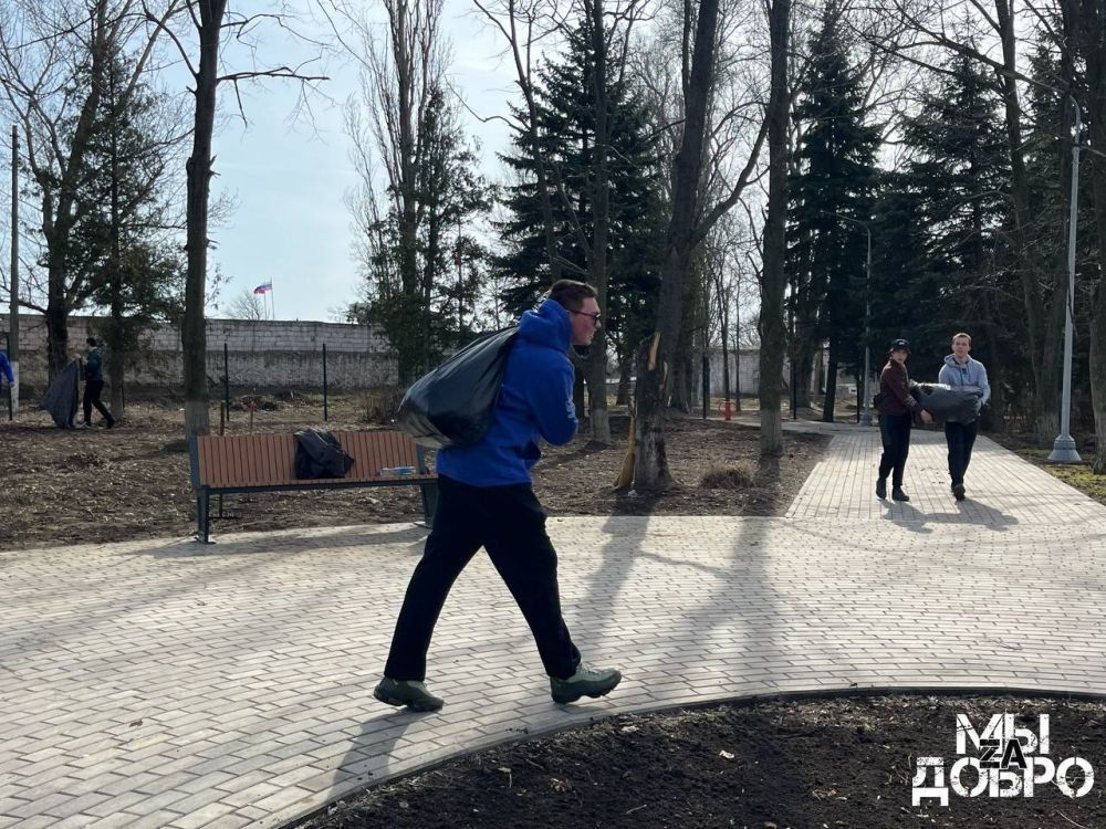 Береги планету. Активисты Тельмановского штаба Молодёжки провели субботник в парке «Подмосковье» в рамках акции «МыZаДобро» Береги планету. Активисты Тельмановского штаба Молодёжки провели субботник в парке «Подмосковье» в рамках акции «МыZаДобро»