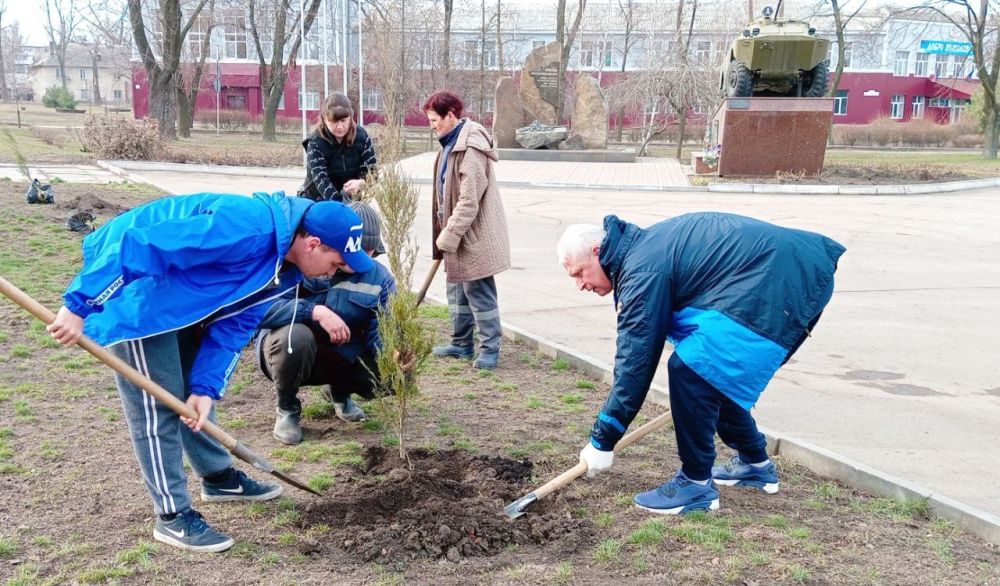 Наталья Бегуненко: Субботник Управы Петровского внутригородского района Администрации городского округа Донецк Наталья Бегуненко: Субботник Управы Петровского внутригородского района Администрации городского округа Донецк