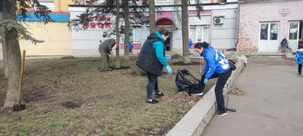 Юрий Будрин: Сегодня, 15 марта 2025 года, руководитель Управы Кировского внутригородского района Администрации городского округа Донецк ДНР Алексей Дмитрюк, первый заместитель руководителя Управы Юлия Петрушина, заместитель... Юрий Будрин: Сегодня, 15 марта 2025 года, руководитель Управы Кировского внутригородского района Администрации городского округа Донецк ДНР Алексей Дмитрюк, первый заместитель руководителя Управы Юлия Петрушина, заместитель...