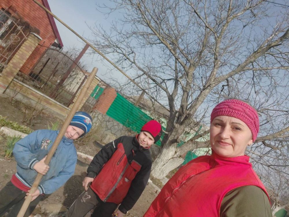 Начальник отдела опеки и попечительства Оропай Алина Игоревна, совместно с опекунами, приняли участие субботнике Начальник отдела опеки и попечительства Оропай Алина Игоревна, совместно с опекунами, приняли участие субботнике
