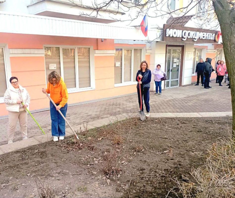 Сотрудники центров «Мои документы» Донецкой Народной Республики приняли участие в субботнике Сотрудники центров «Мои документы» Донецкой Народной Республики приняли участие в субботнике