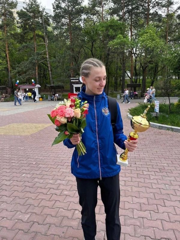 Администрация городского округа Дебальцево поздравляет с Днем рождения чемпионку и призера многочисленных всероссийских и международных турниров, мастера спорта Российской Федерации по боксу, серебряную призерку первенства... Администрация городского округа Дебальцево поздравляет с Днем рождения чемпионку и призера многочисленных всероссийских и международных турниров, мастера спорта Российской Федерации по боксу, серебряную призерку первенства...