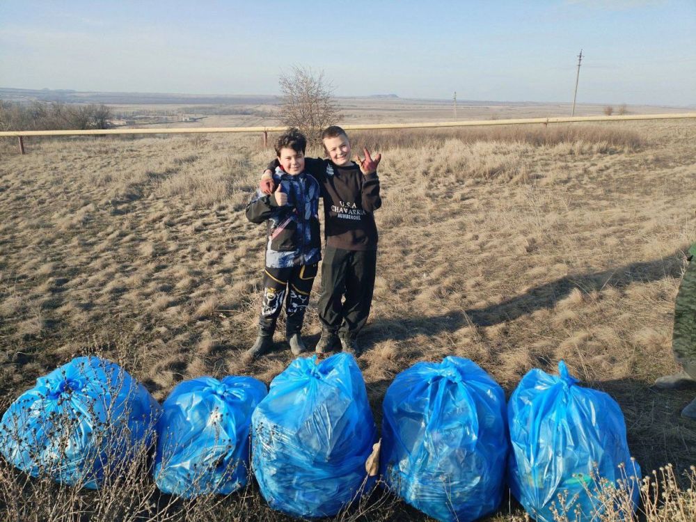 Виктория Жукова: Жители Зуевки огромные умнички! Ответственно и с любовью приняли участие в субботнике , активно включились в процесс по возрождению участка коммунального предприятия в поселке! Гордимся такими патриотичными ... Виктория Жукова: Жители Зуевки огромные умнички! Ответственно и с любовью приняли участие в субботнике , активно включились в процесс по возрождению участка коммунального предприятия в поселке! Гордимся такими патриотичными ...