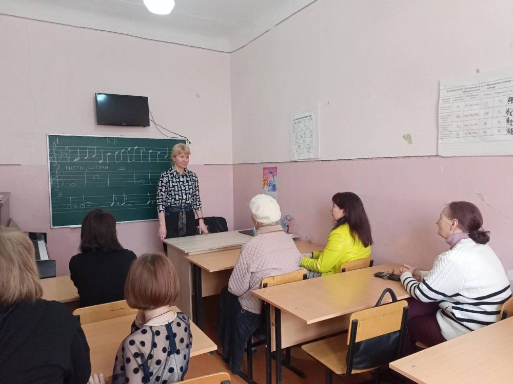 15 Марта, в Зугрэсской детской школе искусств преп 15 Марта, в Зугрэсской детской школе искусств преп