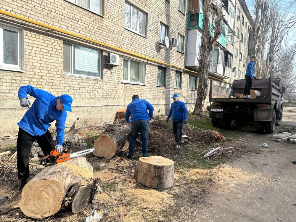 Всегда готовы помочь!. Администрация городского округа Иловайск совместно с волонтёрами центра «Дома Народного Единства» Нижегородской области оказали помощь в доставке дров участнику боевых действий на Донбассе, ополченцу... Всегда готовы помочь!. Администрация городского округа Иловайск совместно с волонтёрами центра «Дома Народного Единства» Нижегородской области оказали помощь в доставке дров участнику боевых действий на Донбассе, ополченцу...