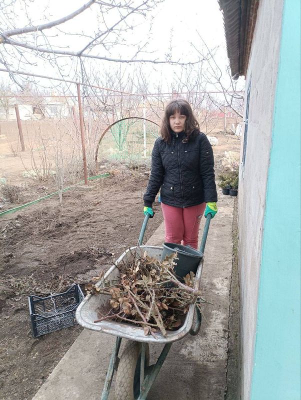 Начальник отдела опеки и попечительства Оропай Алина Игоревна, совместно с опекунами, приняли участие субботнике Начальник отдела опеки и попечительства Оропай Алина Игоревна, совместно с опекунами, приняли участие субботнике