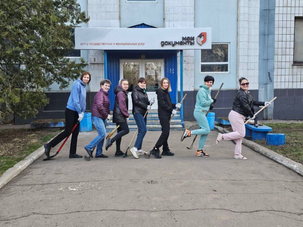 Сотрудники центров «Мои документы» Донецкой Народной Республики приняли участие в субботнике Сотрудники центров «Мои документы» Донецкой Народной Республики приняли участие в субботнике