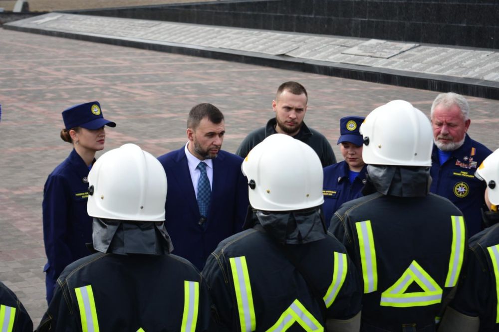 Денис Пушилин передал специальный транспорт Донецкому РО ВСКС Денис Пушилин передал специальный транспорт Донецкому РО ВСКС