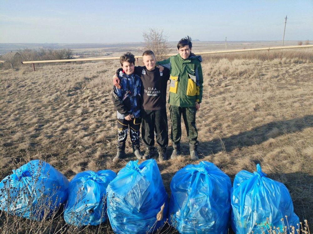 Виктория Жукова: Жители Зуевки огромные умнички! Ответственно и с любовью приняли участие в субботнике , активно включились в процесс по возрождению участка коммунального предприятия в поселке! Гордимся такими патриотичными ... Виктория Жукова: Жители Зуевки огромные умнички! Ответственно и с любовью приняли участие в субботнике , активно включились в процесс по возрождению участка коммунального предприятия в поселке! Гордимся такими патриотичными ...
