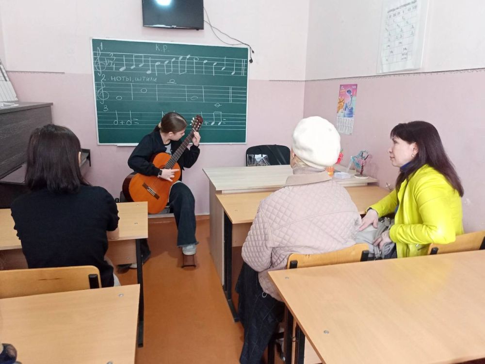 15 Марта, в Зугрэсской детской школе искусств преп 15 Марта, в Зугрэсской детской школе искусств преп