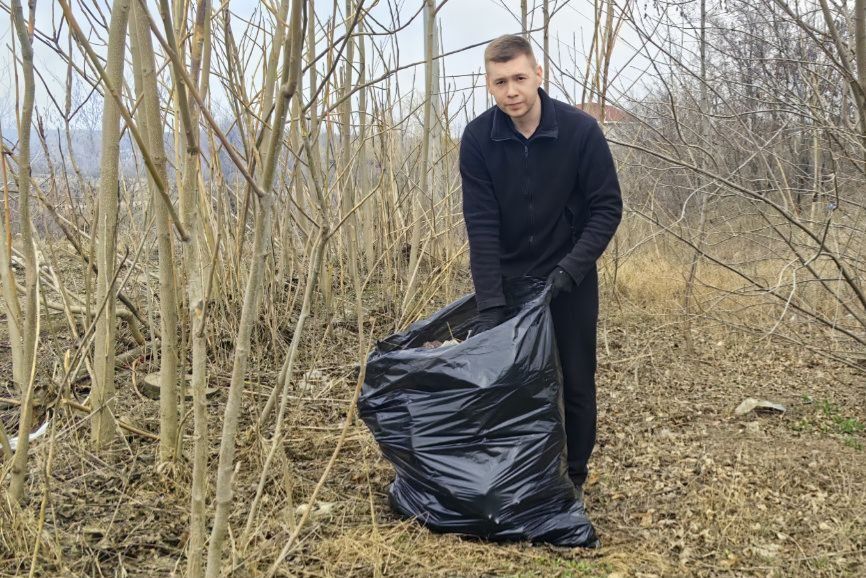 Второй день жители Республики принимают участие в субботниках по наведению чистоты и порядка в городах Второй день жители Республики принимают участие в субботниках по наведению чистоты и порядка в городах