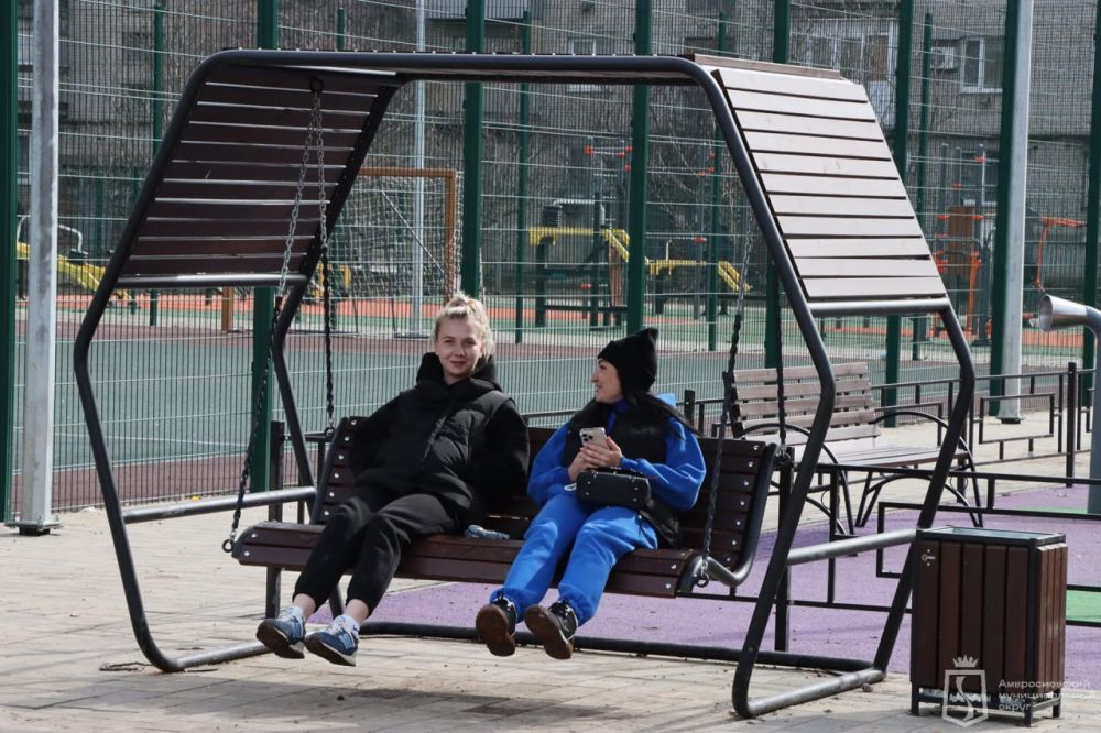 Игорь Лызов: В Амвросиевке установлена новая площадка для спорта, игр и отдыха Игорь Лызов: В Амвросиевке установлена новая площадка для спорта, игр и отдыха
