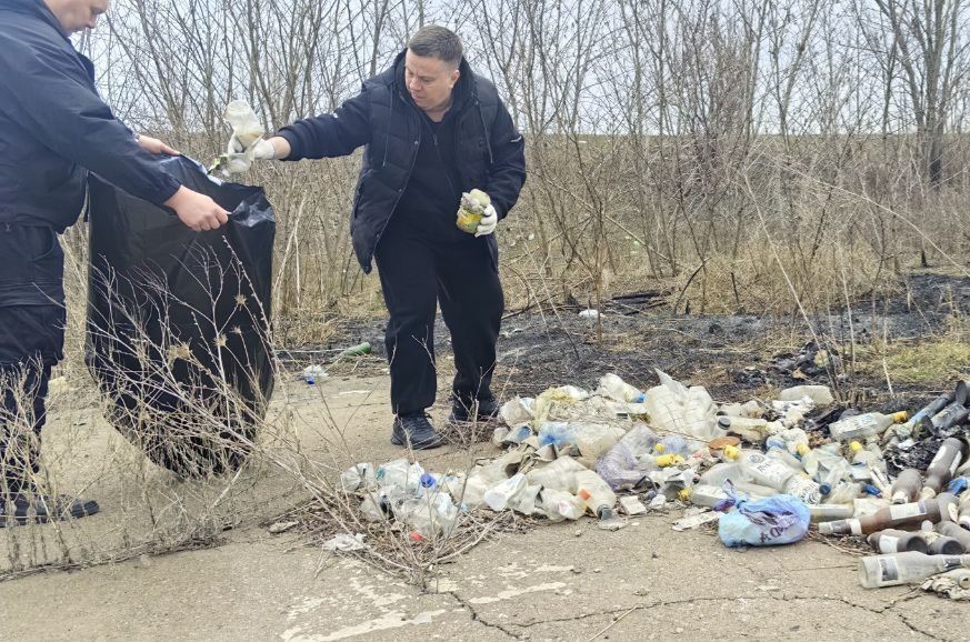 Второй день жители Республики принимают участие в субботниках по наведению чистоты и порядка в городах Второй день жители Республики принимают участие в субботниках по наведению чистоты и порядка в городах