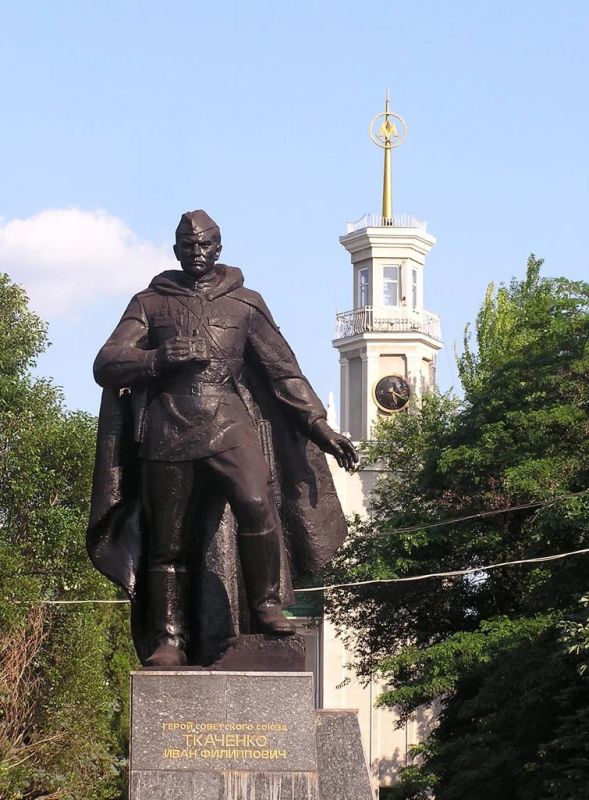 Алексей Кулемзин: В Донецке и в Зеленогорске Калининградской области искренне восхищаются мужеством и чтят боевые подвиги Героя Советского Союза Ивана Филипповича Ткаченко Алексей Кулемзин: В Донецке и в Зеленогорске Калининградской области искренне восхищаются мужеством и чтят боевые подвиги Героя Советского Союза Ивана Филипповича Ткаченко
