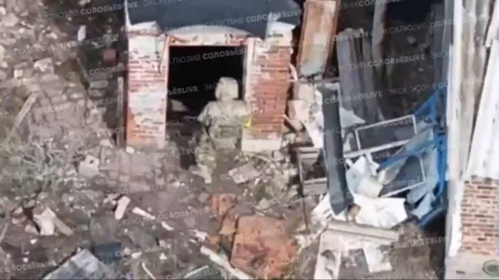 Доставка пары ТМ-62 прямо в подвал к противнику силами наземного робота-курьера из отряда «Шторм» 33-го мотострелкового полка, село Тарасовка (между Покровском и Константиновкой) Доставка пары ТМ-62 прямо в подвал к противнику силами наземного робота-курьера из отряда «Шторм» 33-го мотострелкового полка, село Тарасовка (между Покровском и Константиновкой)
