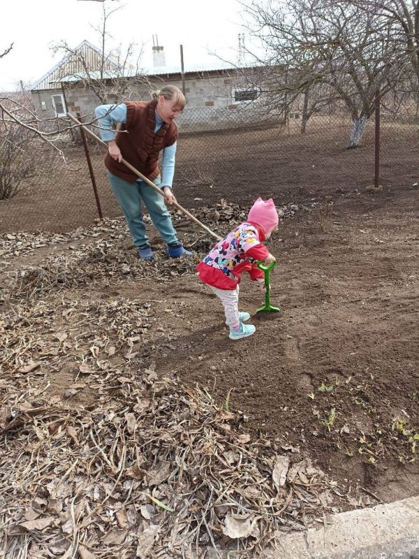 Начальник отдела опеки и попечительства Оропай Алина Игоревна, совместно с опекунами, приняли участие субботнике Начальник отдела опеки и попечительства Оропай Алина Игоревна, совместно с опекунами, приняли участие субботнике