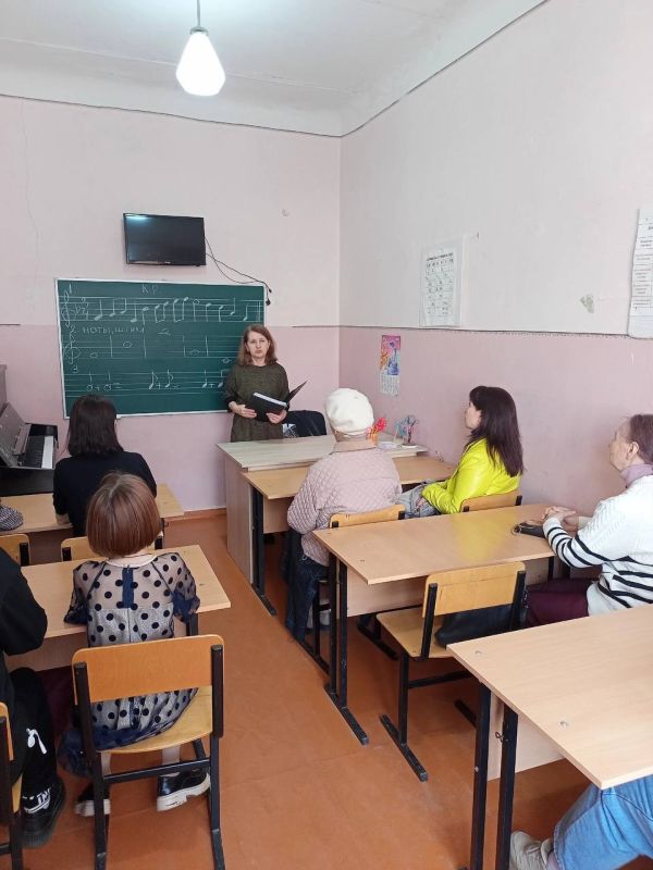 15 Марта, в Зугрэсской детской школе искусств преп 15 Марта, в Зугрэсской детской школе искусств преп