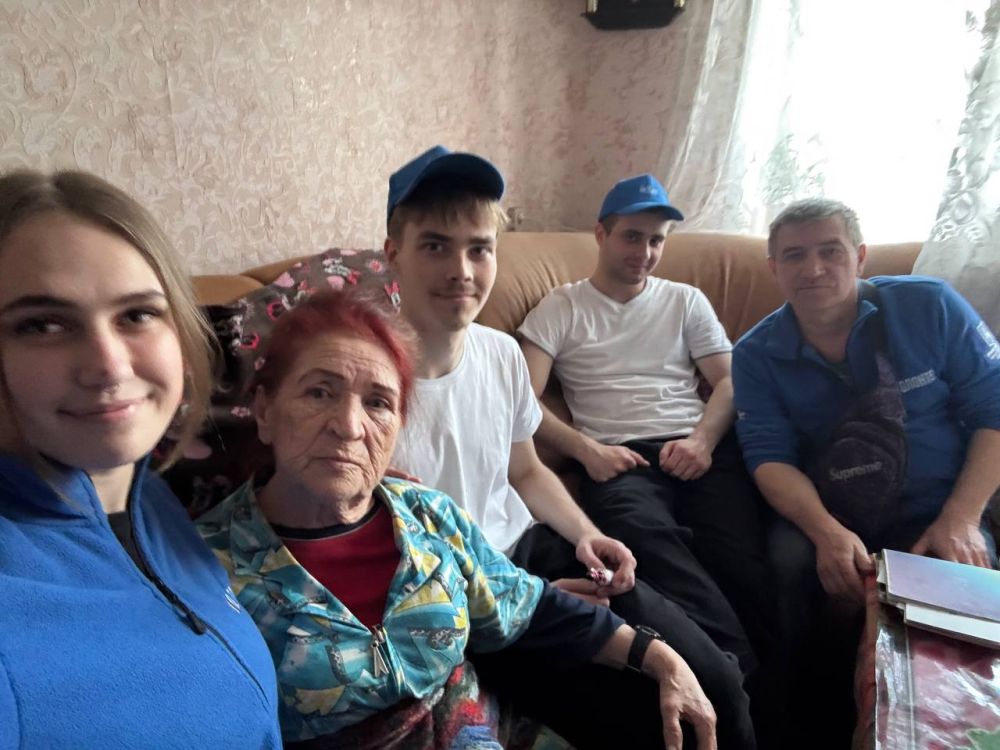 Протянем руку помощи. Мероприятия по доставке воды нуждающимся в рамках акции «Эстафета добра» в Иловайске проходят на постоянной основе Протянем руку помощи. Мероприятия по доставке воды нуждающимся в рамках акции «Эстафета добра» в Иловайске проходят на постоянной основе