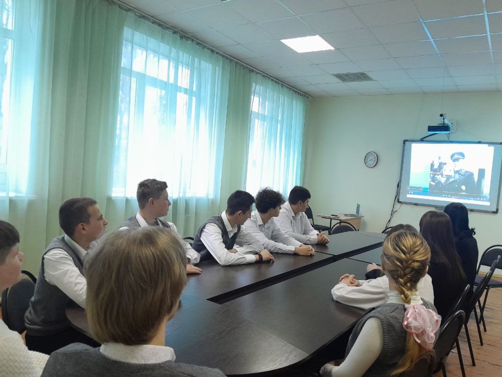 17 марта сотрудники городского музея для участников клуба «Патриот» учащихся ГБОУ «Школа №3 г.о. Дебальцево» представили для просмотра фильм «Русский Крым и Севастополь» 17 марта сотрудники городского музея для участников клуба «Патриот» учащихся ГБОУ «Школа №3 г.о. Дебальцево» представили для просмотра фильм «Русский Крым и Севастополь»