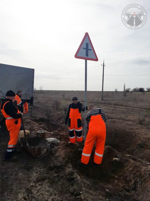 ГКУ ДНР "Служба автомобильных дорог Донбасса" активно включилась в общереспубликанский месячник по благоустройству, объявленный Главой ДНР Денисом Пушилиным ГКУ ДНР "Служба автомобильных дорог Донбасса" активно включилась в общереспубликанский месячник по благоустройству, объявленный Главой ДНР Денисом Пушилиным