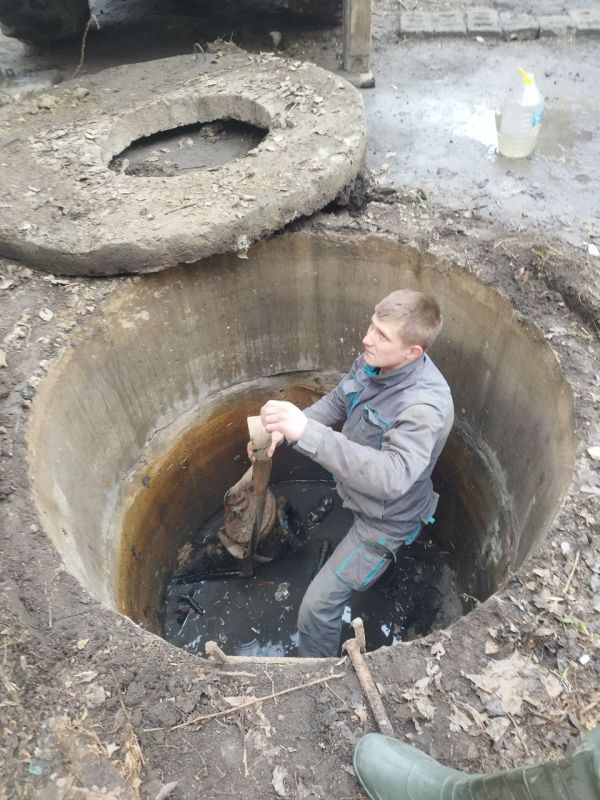 Сотрудниками ГУП ДНР "Вода Донбасса" совместно с подрядной организацией шеф-региона г. Москва, проводятся аварийно-восстановительные работы на сетях водоснабжения по ул. Пухова, 6А и ул. Речная, 28 в Ленинском... Сотрудниками ГУП ДНР "Вода Донбасса" совместно с подрядной организацией шеф-региона г. Москва, проводятся аварийно-восстановительные работы на сетях водоснабжения по ул. Пухова, 6А и ул. Речная, 28 в Ленинском...