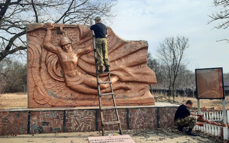 Александр Шатов: Росгвардейцы благоустроили братскую могилу в Михайловке Александр Шатов: Росгвардейцы благоустроили братскую могилу в Михайловке