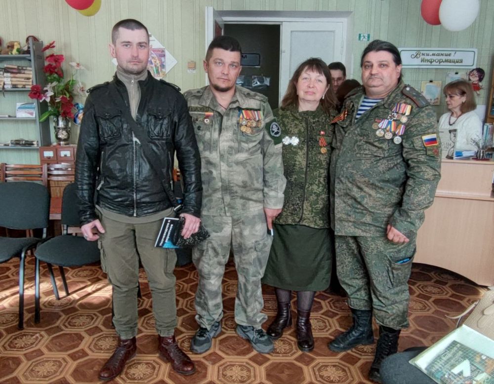 Ветераны-защитники Донбасса встретились с делегацией Союза писателей России Ветераны-защитники Донбасса встретились с делегацией Союза писателей России