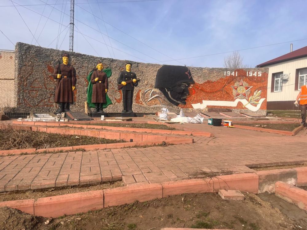 В населенном пункте Бугас Волновахского района начались масштабные работы по реконструкции мемориала советским солдатам, захороненным в братской могиле В населенном пункте Бугас Волновахского района начались масштабные работы по реконструкции мемориала советским солдатам, захороненным в братской могиле