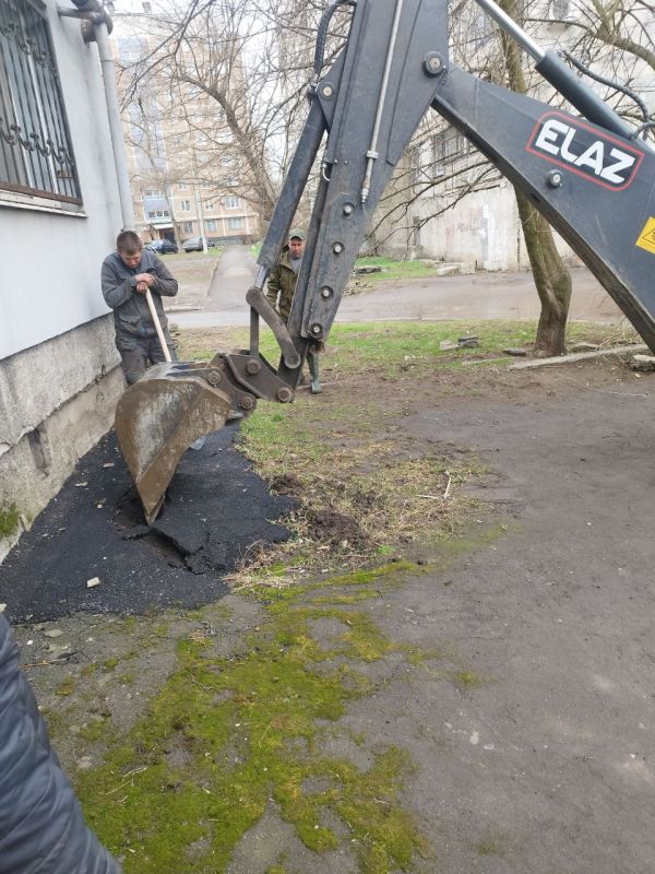 Сотрудниками ГУП ДНР "Вода Донбасса" совместно с подрядной организацией шеф-региона г. Москва, проводятся аварийно-восстановительные работы на сетях водоснабжения по ул. Пухова, 6А и ул. Речная, 28 в Ленинском... Сотрудниками ГУП ДНР "Вода Донбасса" совместно с подрядной организацией шеф-региона г. Москва, проводятся аварийно-восстановительные работы на сетях водоснабжения по ул. Пухова, 6А и ул. Речная, 28 в Ленинском...