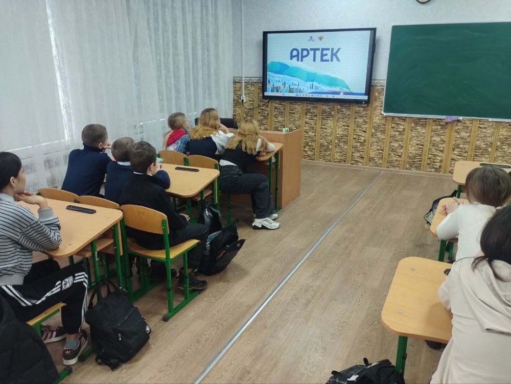 В образовательных учреждениях Тельмановского округа провели внеклассные занятия «Разговоры о важном» В образовательных учреждениях Тельмановского округа провели внеклассные занятия «Разговоры о важном»