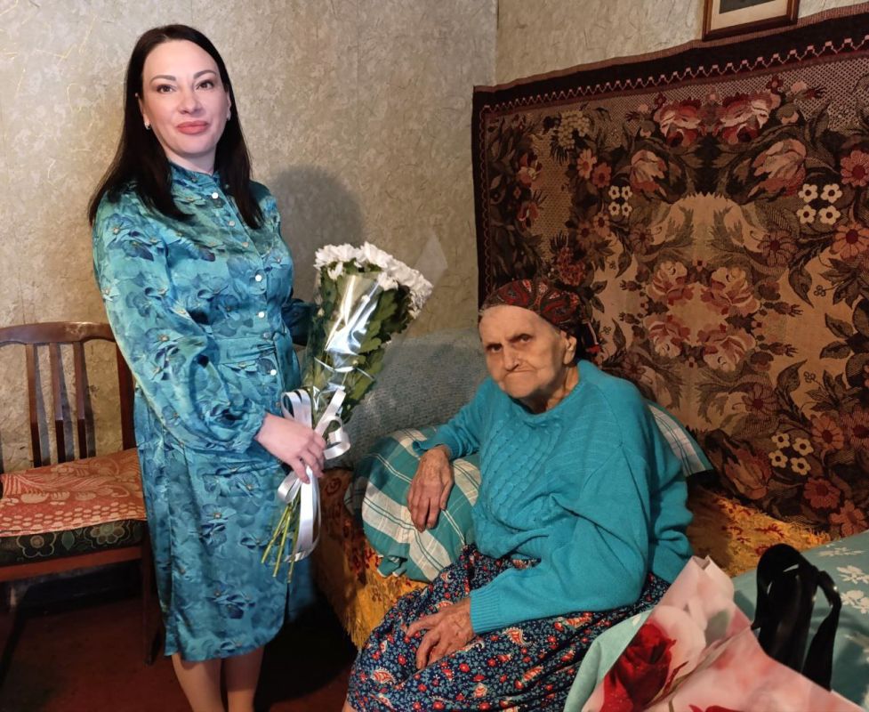 Сегодня, 17 марта, сотрудники подрядной организации шеф-региона г. Москва, приступили к капитальному ремонту кровельного покрытия на бул Сегодня, 17 марта, сотрудники подрядной организации шеф-региона г. Москва, приступили к капитальному ремонту кровельного покрытия на бул