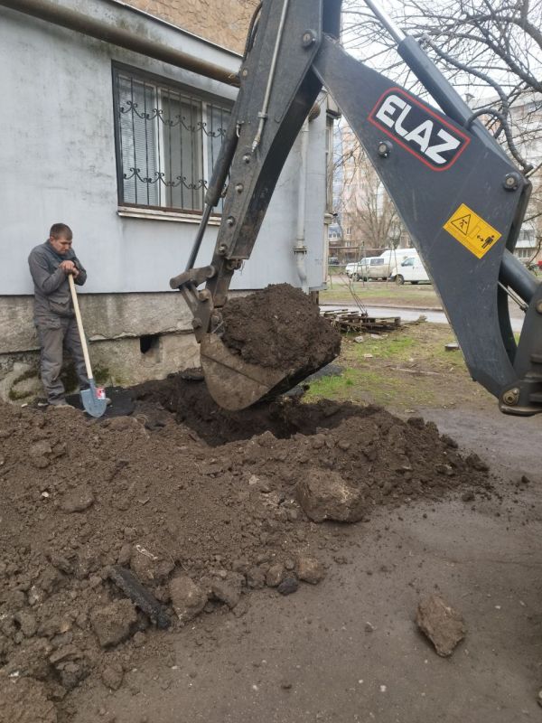 Сотрудниками ГУП ДНР "Вода Донбасса" совместно с подрядной организацией шеф-региона г. Москва, проводятся аварийно-восстановительные работы на сетях водоснабжения по ул. Пухова, 6А и ул. Речная, 28 в Ленинском... Сотрудниками ГУП ДНР "Вода Донбасса" совместно с подрядной организацией шеф-региона г. Москва, проводятся аварийно-восстановительные работы на сетях водоснабжения по ул. Пухова, 6А и ул. Речная, 28 в Ленинском...