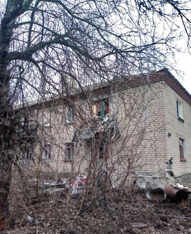 Иван Приходько: Последствия артобстрела поселка шахты им. Ю. А. Гагарина (Никитовский район Горловки) 15.03.2025 г. с позиций украинских нацистов Иван Приходько: Последствия артобстрела поселка шахты им. Ю. А. Гагарина (Никитовский район Горловки) 15.03.2025 г. с позиций украинских нацистов