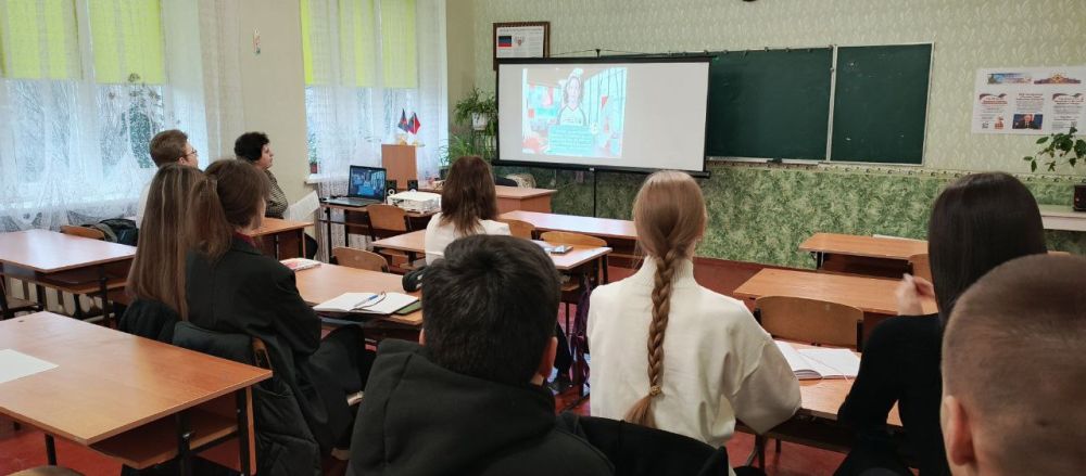 Сегодня, 17 марта, в ГБОУ «Мироновская школа № 10 г.о. Дебальцево» первым уроком традиционно прошли внеурочные занятия " Разговоры о важном ". "День воссоединения Крыма и Севастополя с Россией" Сегодня, 17 марта, в ГБОУ «Мироновская школа № 10 г.о. Дебальцево» первым уроком традиционно прошли внеурочные занятия " Разговоры о важном ". "День воссоединения Крыма и Севастополя с Россией"