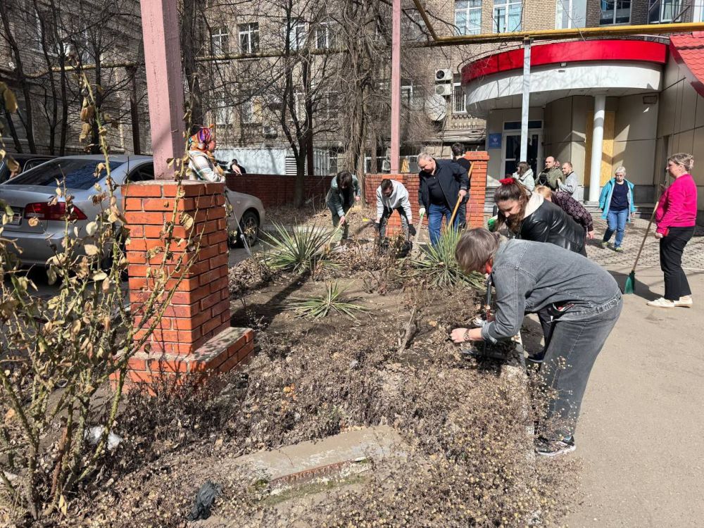 15 марта 2025 года сотрудники ГУП ДНР «Республиканский центр информационных технологий» приняли участие в общереспубликанском субботнике 15 марта 2025 года сотрудники ГУП ДНР «Республиканский центр информационных технологий» приняли участие в общереспубликанском субботнике