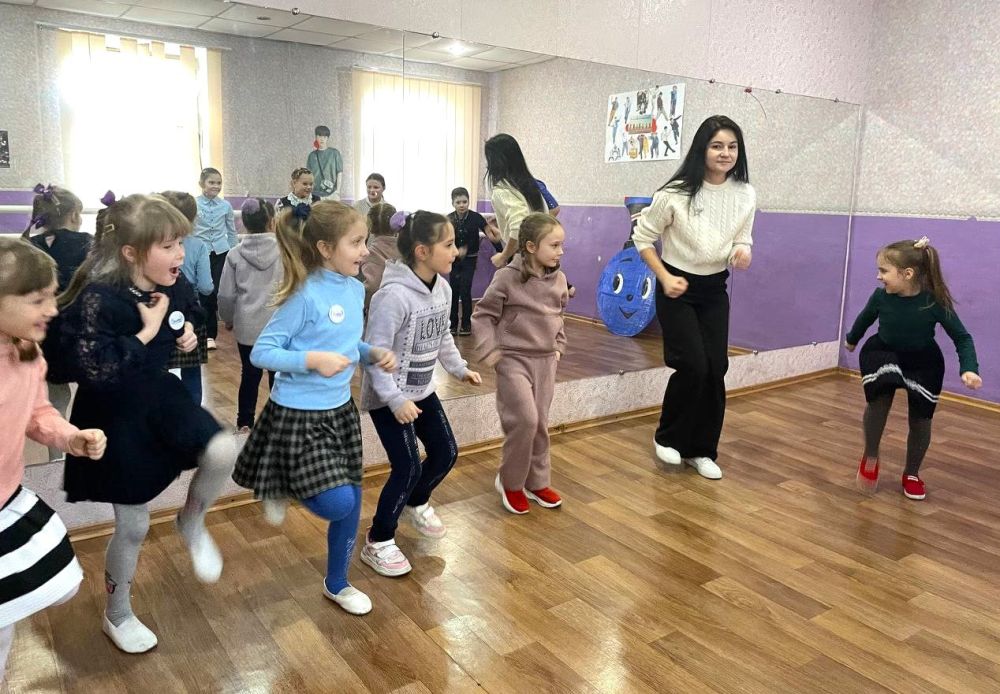 В Снежном прошли мероприятия для формирования у молодежи любви к своей Родине В Снежном прошли мероприятия для формирования у молодежи любви к своей Родине