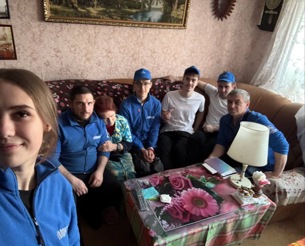 Протянем руку помощи. Мероприятия по доставке воды нуждающимся в рамках акции «Эстафета добра» в Иловайске проходят на постоянной основе Протянем руку помощи. Мероприятия по доставке воды нуждающимся в рамках акции «Эстафета добра» в Иловайске проходят на постоянной основе