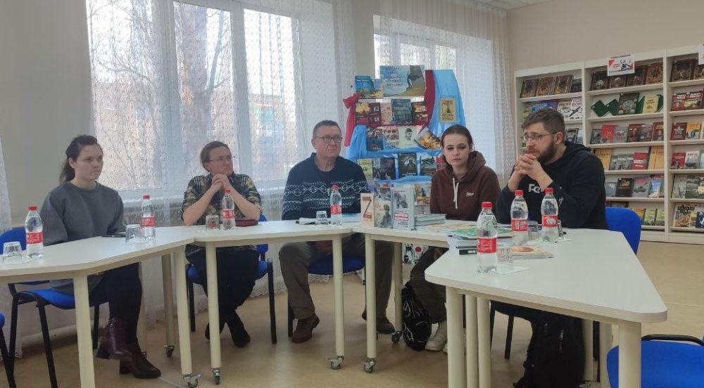 Ветераны-защитники Донбасса встретились с делегацией Союза писателей России Ветераны-защитники Донбасса встретились с делегацией Союза писателей России