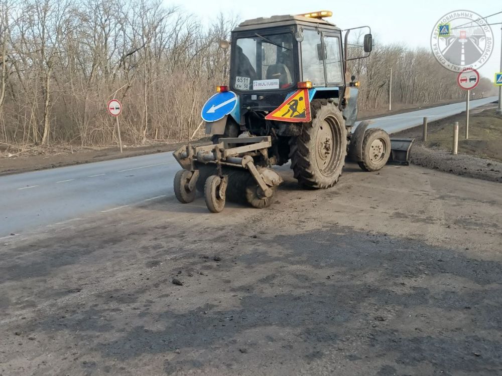 ГКУ ДНР "Служба автомобильных дорог Донбасса" активно включилась в общереспубликанский месячник по благоустройству, объявленный Главой ДНР Денисом Пушилиным ГКУ ДНР "Служба автомобильных дорог Донбасса" активно включилась в общереспубликанский месячник по благоустройству, объявленный Главой ДНР Денисом Пушилиным