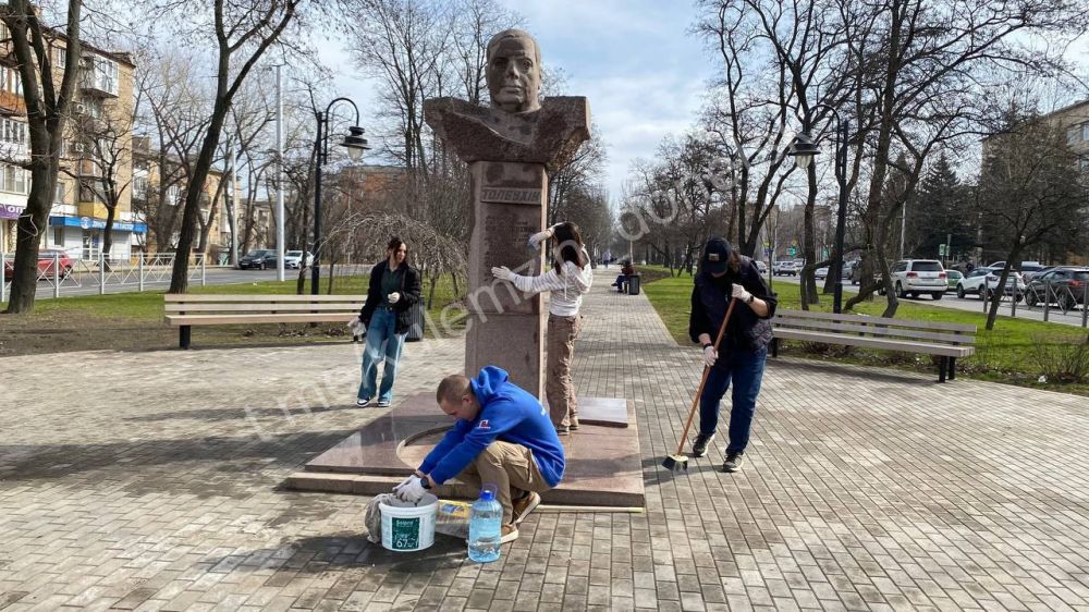 Алексей Кулемзин: В Донецке активно продолжается подготовка к 80-летию Победы в Великой Отечественной войне Алексей Кулемзин: В Донецке активно продолжается подготовка к 80-летию Победы в Великой Отечественной войне