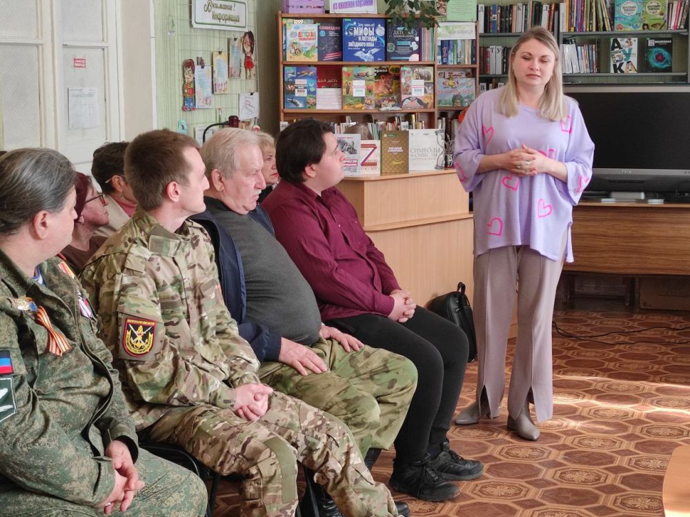 Ветераны-защитники Донбасса встретились с делегацией Союза писателей России Ветераны-защитники Донбасса встретились с делегацией Союза писателей России