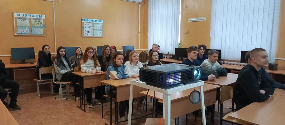 Сегодня, 17 марта, в ГБОУ «Мироновская школа № 10 г.о. Дебальцево» первым уроком традиционно прошли внеурочные занятия " Разговоры о важном ". "День воссоединения Крыма и Севастополя с Россией" Сегодня, 17 марта, в ГБОУ «Мироновская школа № 10 г.о. Дебальцево» первым уроком традиционно прошли внеурочные занятия " Разговоры о важном ". "День воссоединения Крыма и Севастополя с Россией"