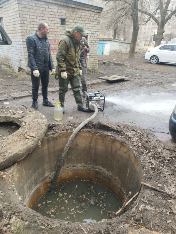 Сотрудниками ГУП ДНР "Вода Донбасса" совместно с подрядной организацией шеф-региона г. Москва, проводятся аварийно-восстановительные работы на сетях водоснабжения по ул. Пухова, 6А и ул. Речная, 28 в Ленинском... Сотрудниками ГУП ДНР "Вода Донбасса" совместно с подрядной организацией шеф-региона г. Москва, проводятся аварийно-восстановительные работы на сетях водоснабжения по ул. Пухова, 6А и ул. Речная, 28 в Ленинском...