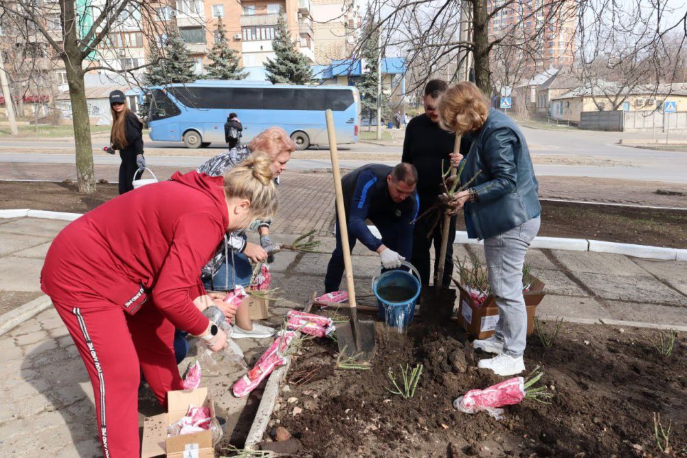 СОТРУДНИКИ «ДОНБАССТЕПЛОЭНЕРГО» ПРИСОЕДИНИЛИСЬ К ОБЩЕРЕСПУБЛИКАНСКОМУ СУББОТНИКУ СОТРУДНИКИ «ДОНБАССТЕПЛОЭНЕРГО» ПРИСОЕДИНИЛИСЬ К ОБЩЕРЕСПУБЛИКАНСКОМУ СУББОТНИКУ