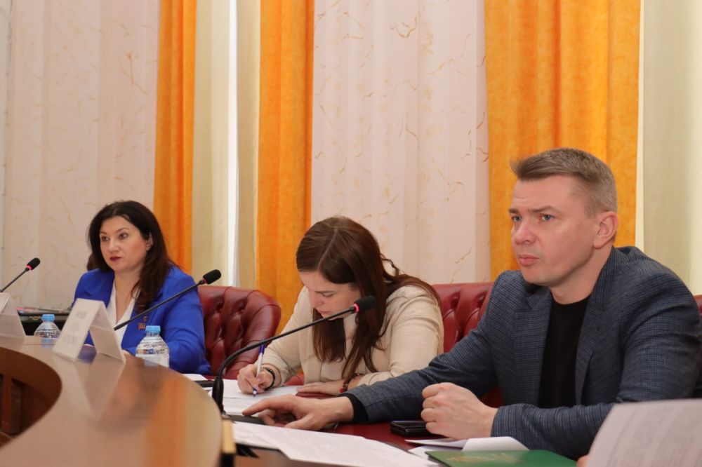 Депутаты провели встречу с представителями муниципалитетов Депутаты провели встречу с представителями муниципалитетов