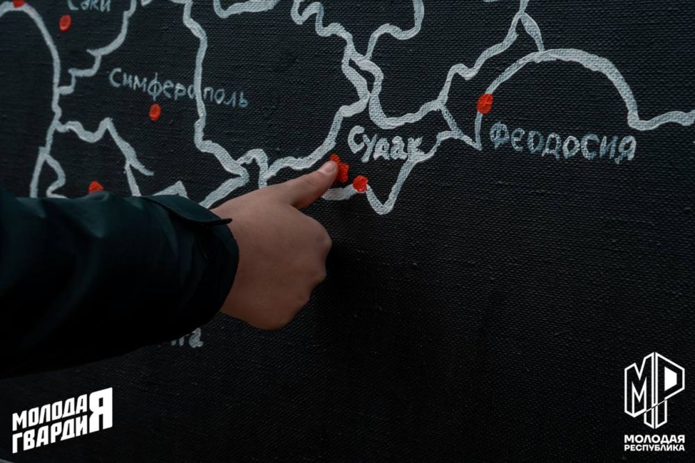 Белый медведь поздравил дончан с Днём воссоединения Крыма с Россией Белый медведь поздравил дончан с Днём воссоединения Крыма с Россией