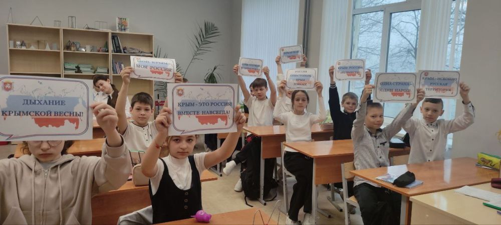 Юным снежнянцам напомнили о единстве России Юным снежнянцам напомнили о единстве России