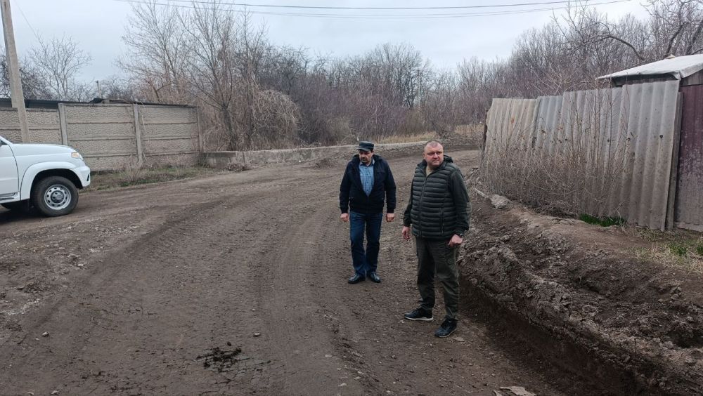 Юрий Будрин: Сегодня, 18.03.2025, руководитель Управы Кировского внутригородского района Администрации городского округа Донецк ДНР Алексей Дмитрюк совместно с заместителями руководителя Управы Александром Дёмином и Романом... Юрий Будрин: Сегодня, 18.03.2025, руководитель Управы Кировского внутригородского района Администрации городского округа Донецк ДНР Алексей Дмитрюк совместно с заместителями руководителя Управы Александром Дёмином и Романом...