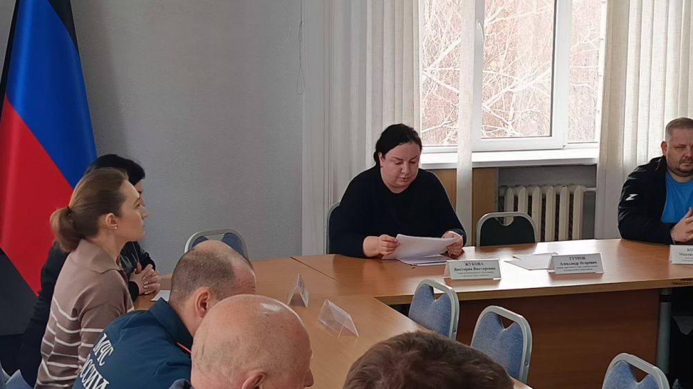 Виктория Жукова: Провела еженедельное аппаратное совещание с начальниками территориальных отделов, а также с представителями силовых структур Виктория Жукова: Провела еженедельное аппаратное совещание с начальниками территориальных отделов, а также с представителями силовых структур