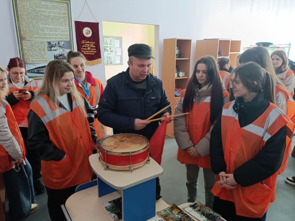 Почувствуй себя машинистом! Как волновахские школьники искали руль у локомотива Почувствуй себя машинистом! Как волновахские школьники искали руль у локомотива